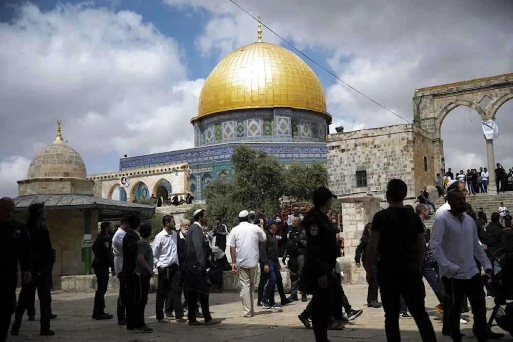 Colonos israelíes invaden la mezquita Al-Aqsa.