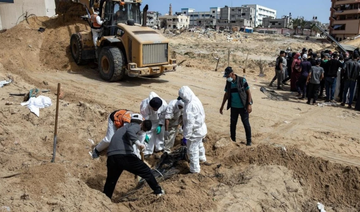 Encuentran en Gaza más de 520 cadáveres en siete fosas comunes