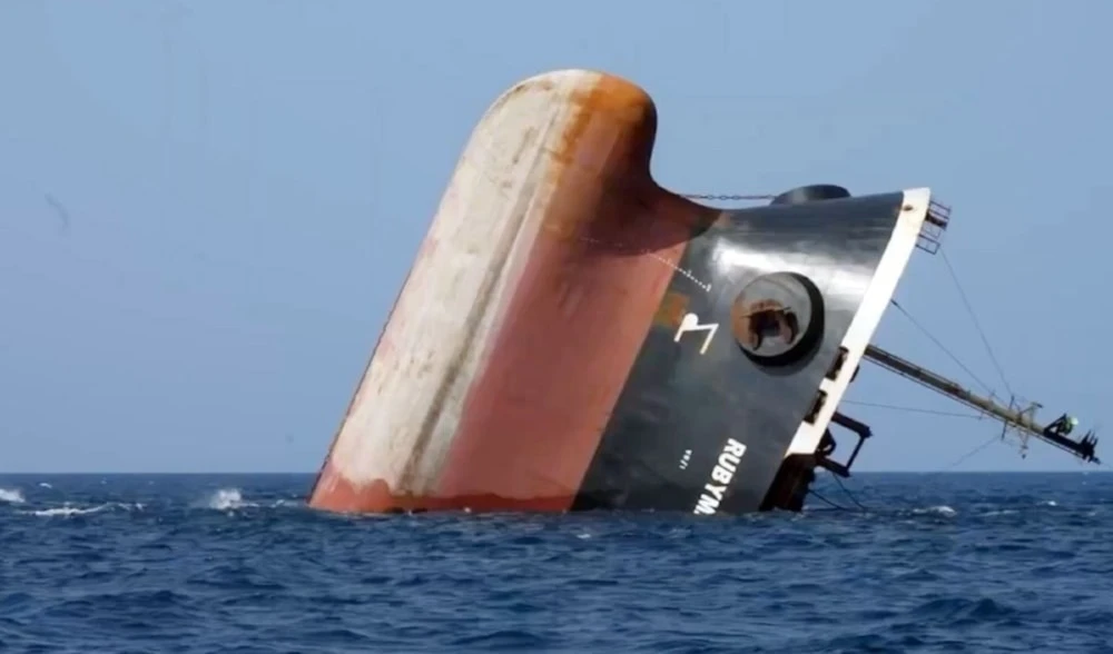 Rubymar, el primer barco hundido en el mar Rojo por los combatientes yemenitas. Rubymar, el primer barco hundido en el mar Rojo por los combatientes yemenitas.