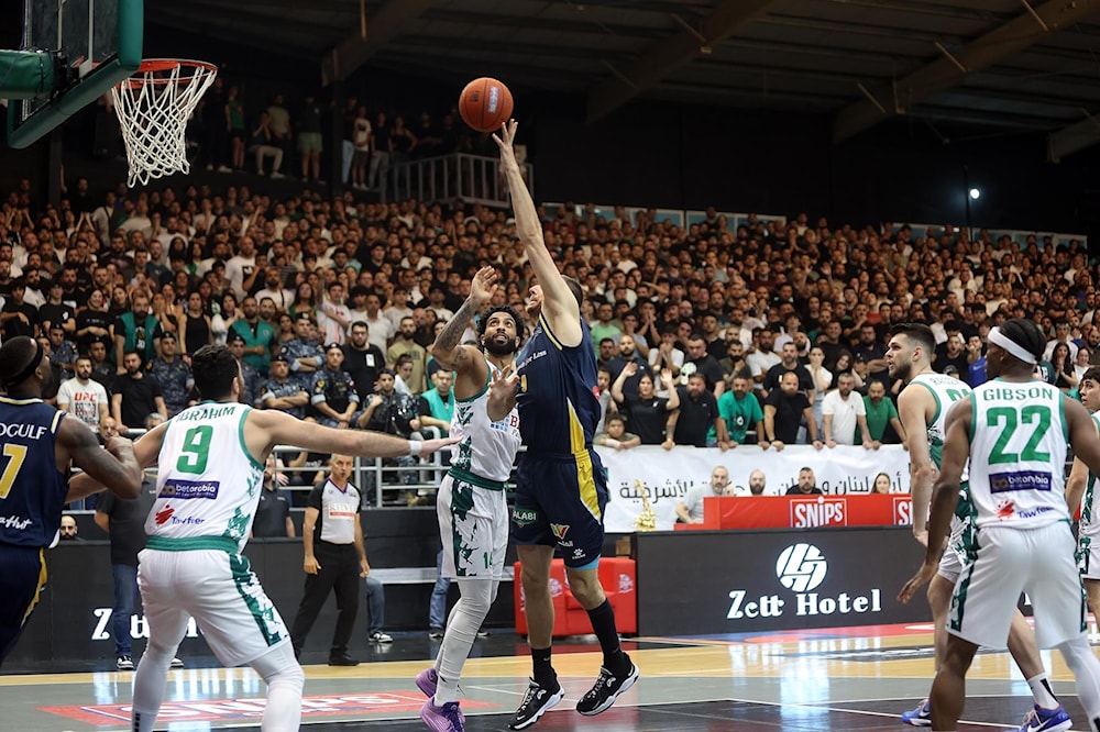 Al Riyadi y Sagesse marchan empatados en final de básquet de Líbano.