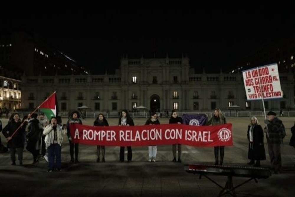 Chilenos frente al Palacio de la Moneda demandan la toma de medidas concretas para detener el genocidio sionista.