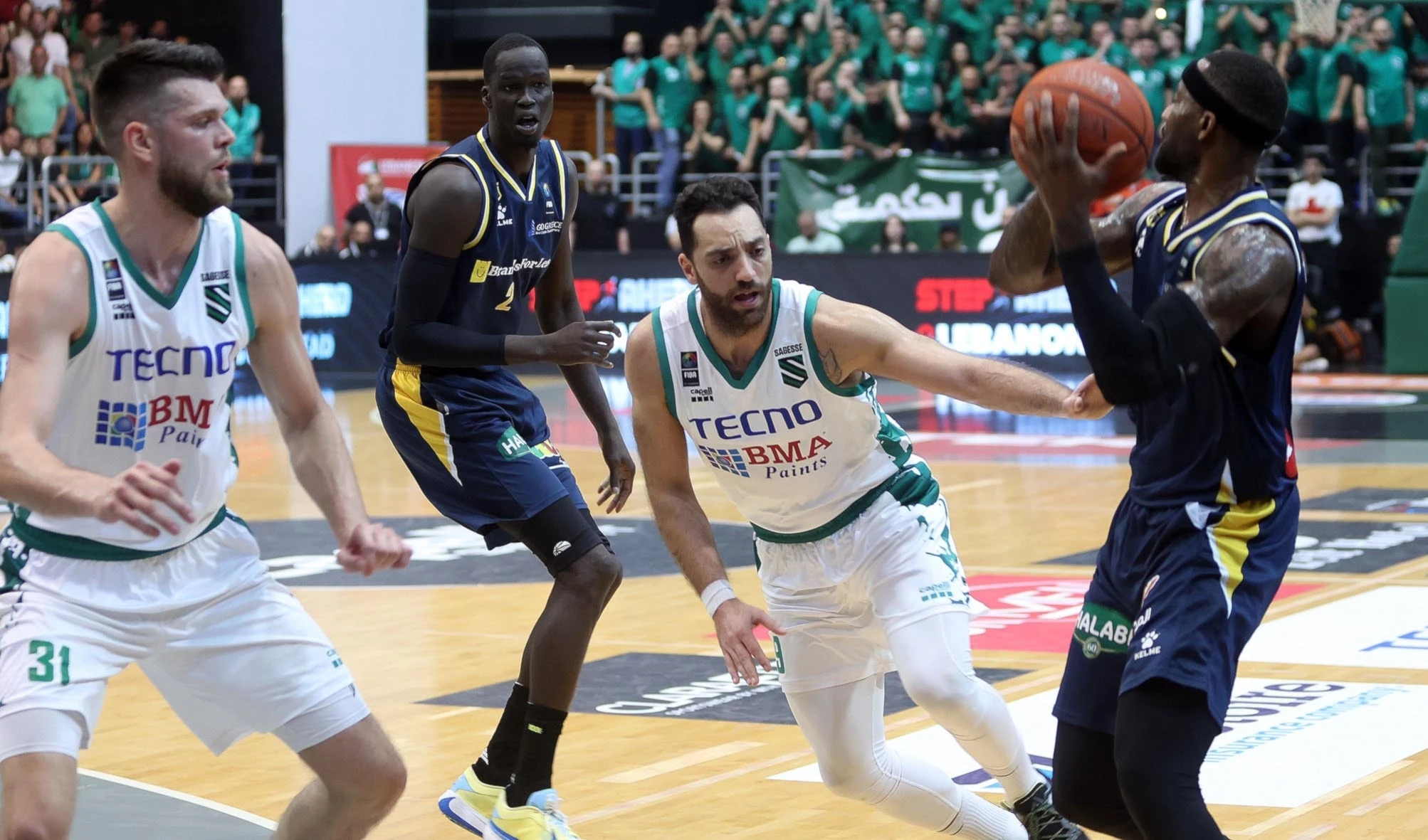 Al Riyadi está a un triunfo del título en baloncesto de Líbano. Al Riyadi está a un triunfo del título en baloncesto de Líbano.