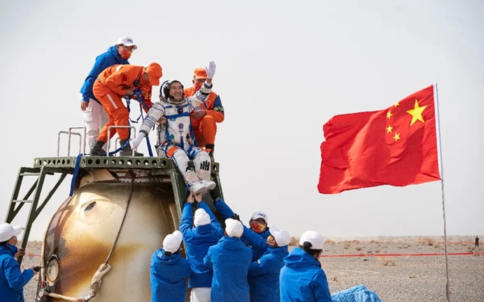 Astronautas chinos regresan después de 6 meses en la Estación Espacial