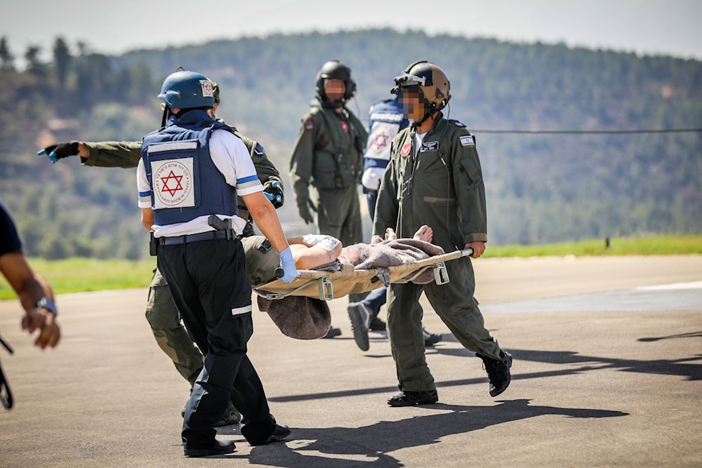 Evacúan a soldado herido durante los combates en Gaza.