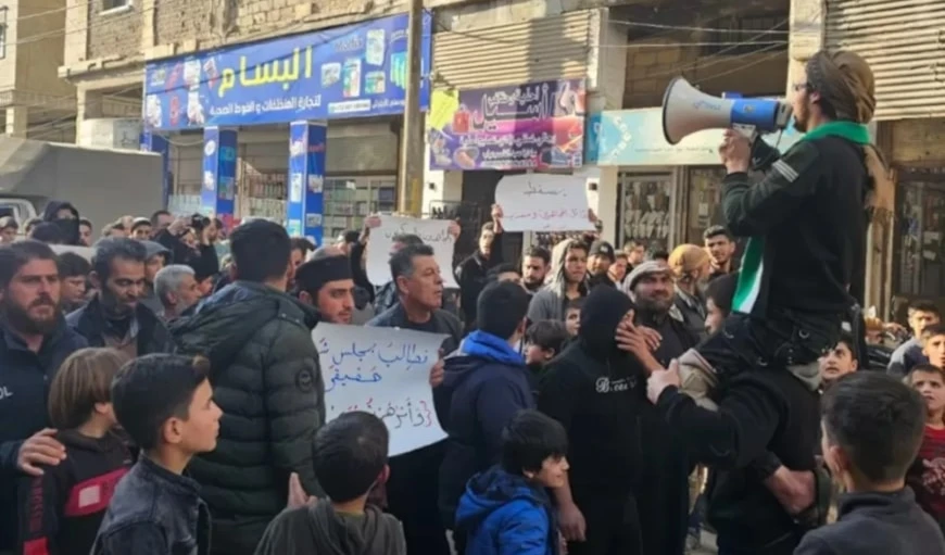 Masivas protestas contra Al-Goulani en Idlib, Siria.