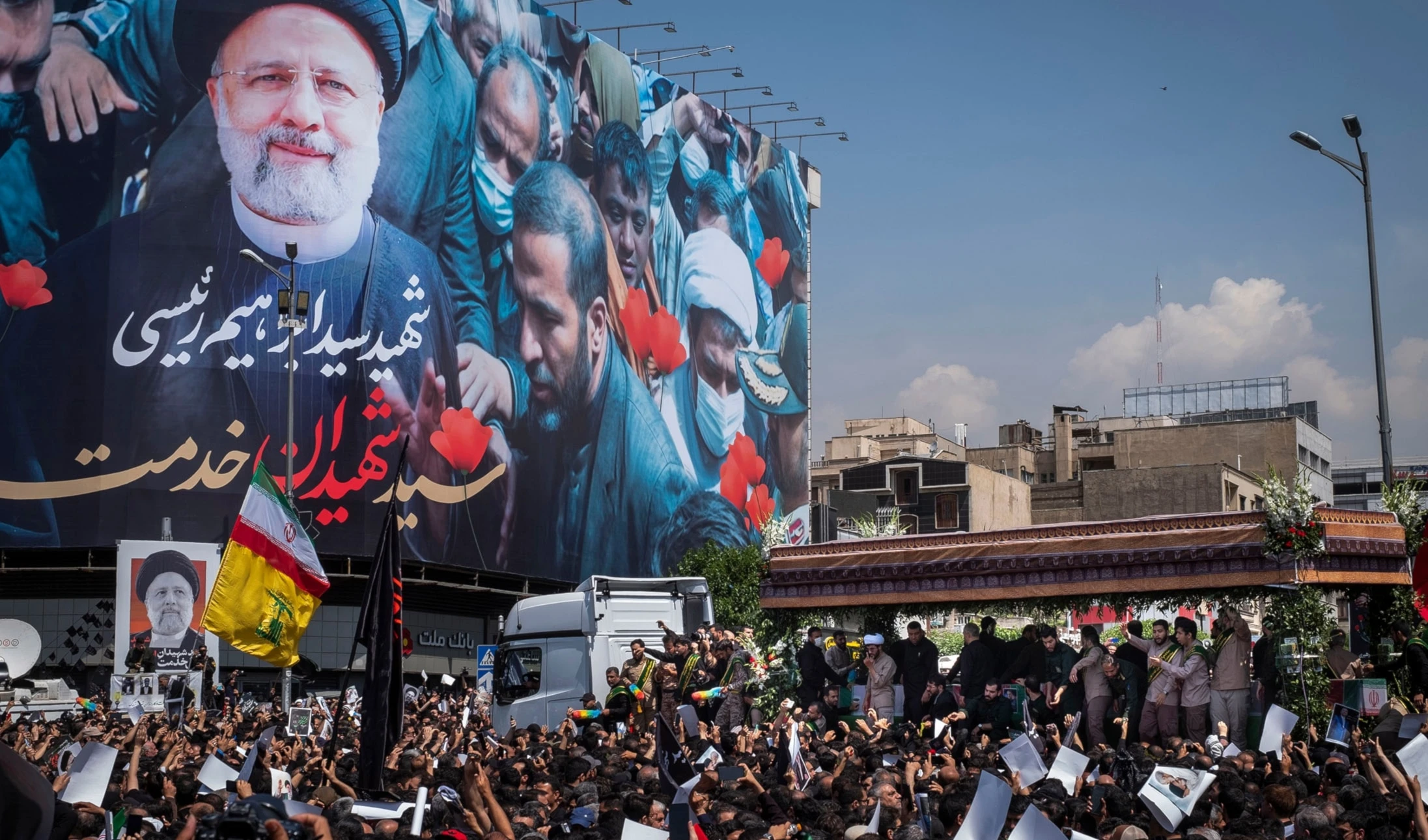 Miles de personas acudieron a todos los puntos de Irán donde se le rindieron honores al fallecido presidente Ebrahim Raisi.