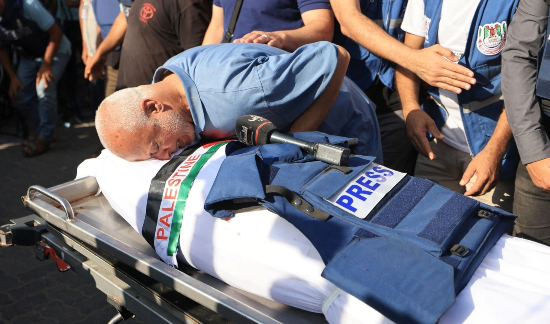 "Israel" asesinó a más de 140 periodistas desde el 7 de octubre, otros están heridos y arrestados. "Israel" asesinó a más de 140 periodistas desde el 7 de octubre, otros están heridos y arrestados.