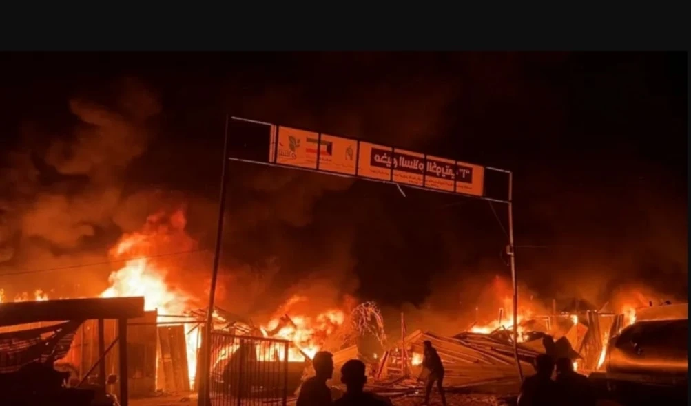 “Israel” lanzó sobre las tiendas de campañas de los refugiados palestinos al menos siete misiles y bombas gigantes cargadas con más de dos mil libras de explosivos.