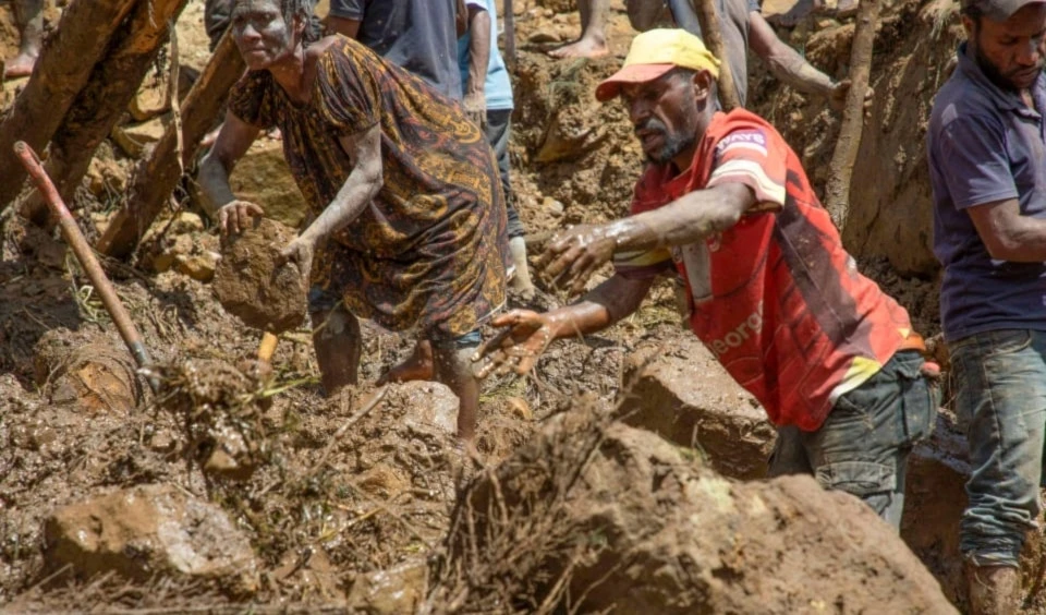 Miles de personas quedaron sepultadas por alud en Papúa Nueva Guinea. Foto: AP.