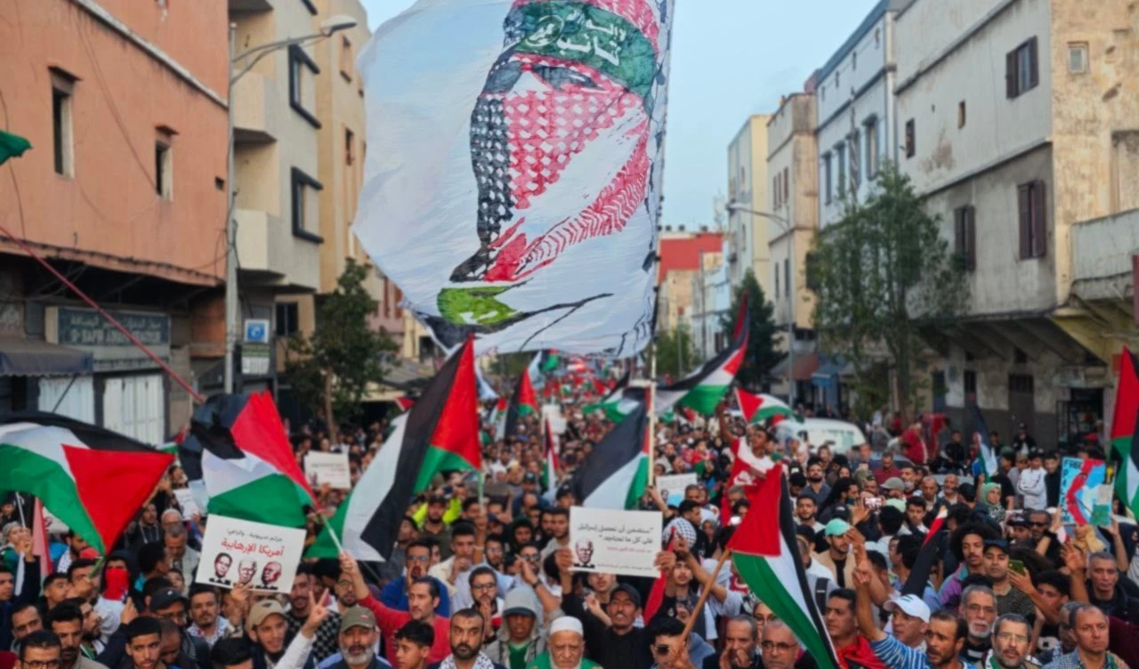 Manifestantes de Casablanca respaldan a la hermana Palestina y condenan las agresiones israelíes.