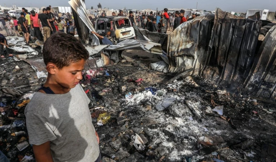 El horror del ataque israelí contra desplazados en Rafah. El horror del ataque israelí contra desplazados en Rafah.