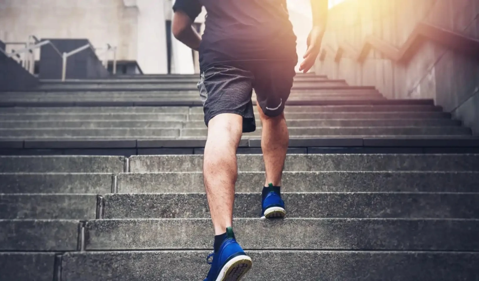 Subir escaleras reduce riesgo de problemas cardíacos. Foto: Istock.
