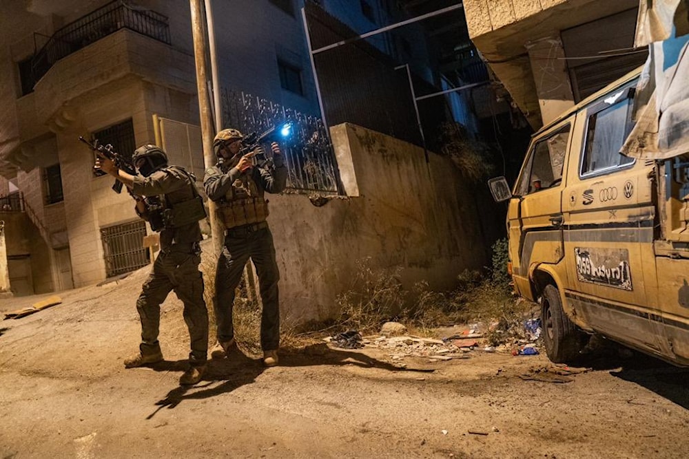 Soldados israelíes asaltan barrios de Cisjordania en horas de la madrugada.