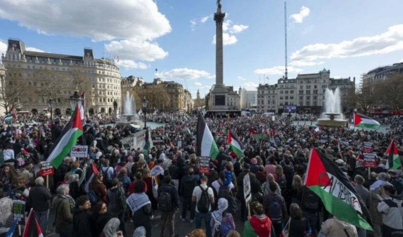Aumentan deserciones partidistas y rebelión ministerial en Reino Unido.