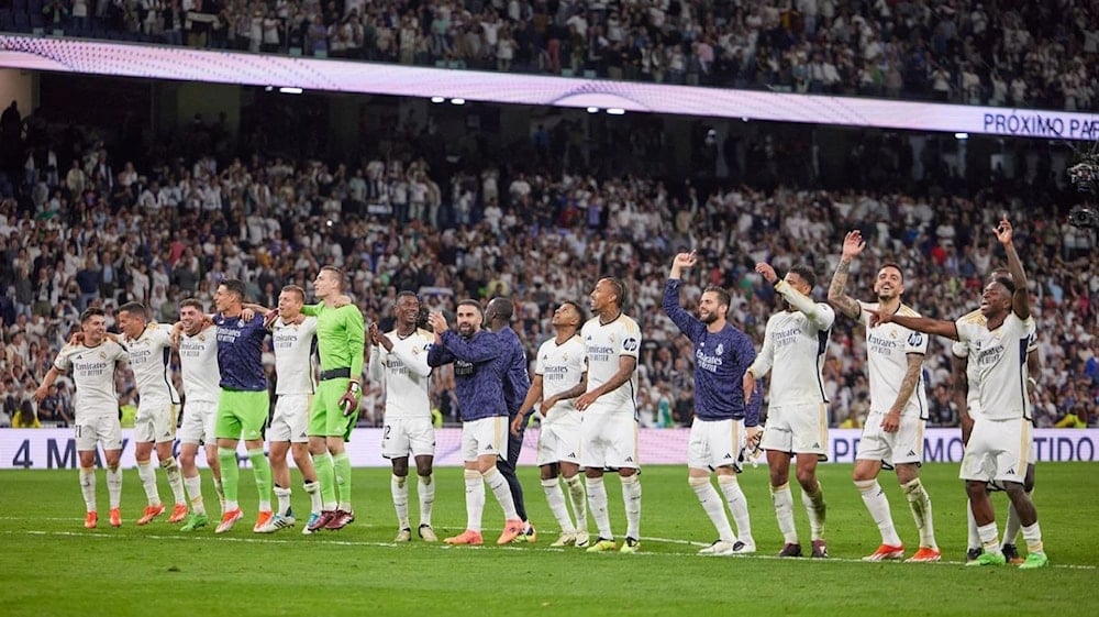 Real Madrid campeón en fútbol de España tras derrota de Barcelona.