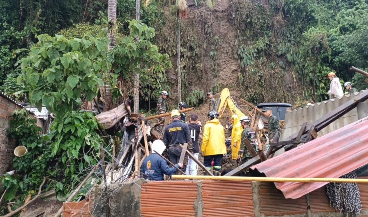 Avalancha en Colombia deja heridos y destrucción. Foto: Mindenfensa. Avalancha en Colombia deja heridos y destrucción. Foto: Mindenfensa.