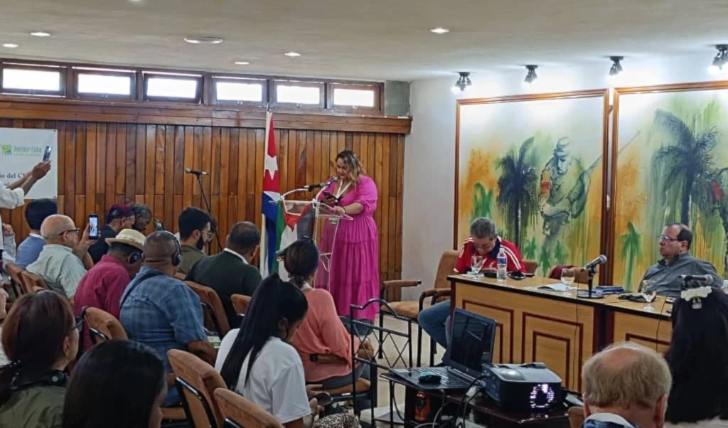 Sesión en Guantánamo, Cuba, el VIII Seminario de Paz y Contra las Bases Militares Extranjeras. Sesión en Guantánamo, Cuba, el VIII Seminario de Paz y Contra las Bases Militares Extranjeras.