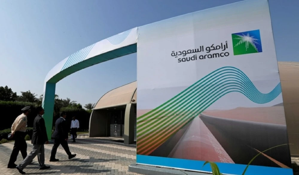 Aramco es la cuarta compañía más grande del mundo en términos de capitalización de mercado y propiedad en gran parte del estado saudita. Aramco es la cuarta compañía más grande del mundo en términos de capitalización de mercado y propiedad en gran parte del estado saudita.