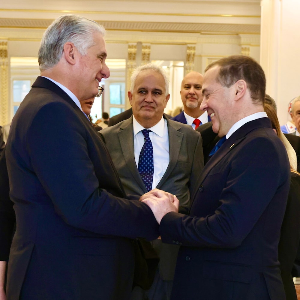 El mandatario cubano, Miguel Díaz-Canel, y el presidente del partido Rusia Unida, Dmitri Medvédev.