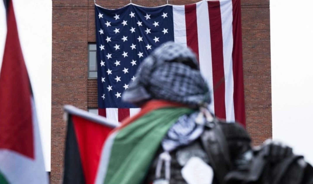 Continúan las protestas en las universidades de EE. UU. contra la agresión israelí a Gaza.