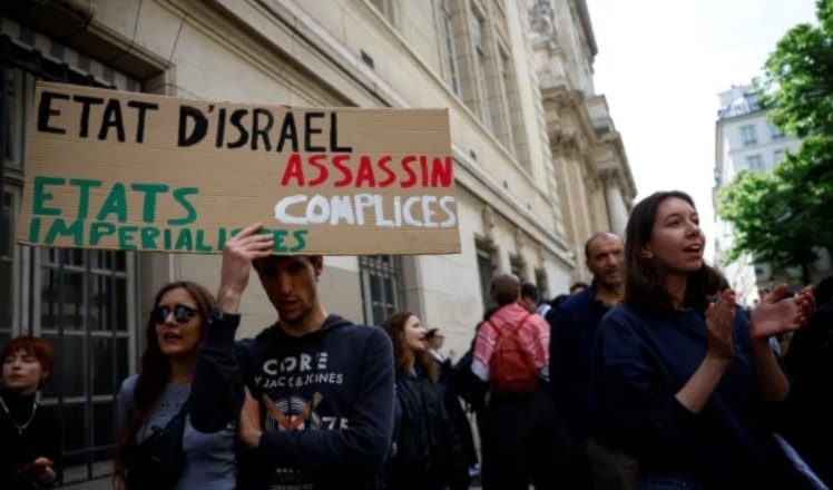 Estudiantes de la Casa de Altos Estudios de la Sorbona en París, se unieron a las manifestaciones universitarias que recorrieron Estados Unidos y Europa durante el mes de mayo. 