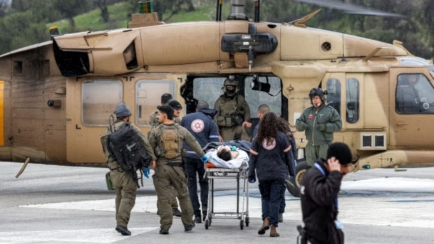 Medios israelíes admiten cinco heridos por incendio en el frente norte