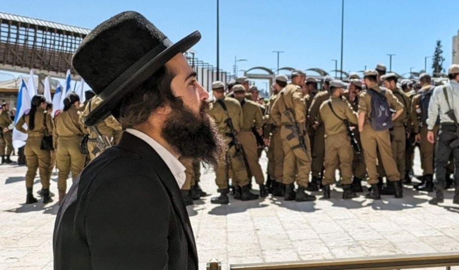 Los ultraortodoxos representan aproximadamente el 13 por ciento de la población israelí y dedican sus vidas al estudio de la Torá.