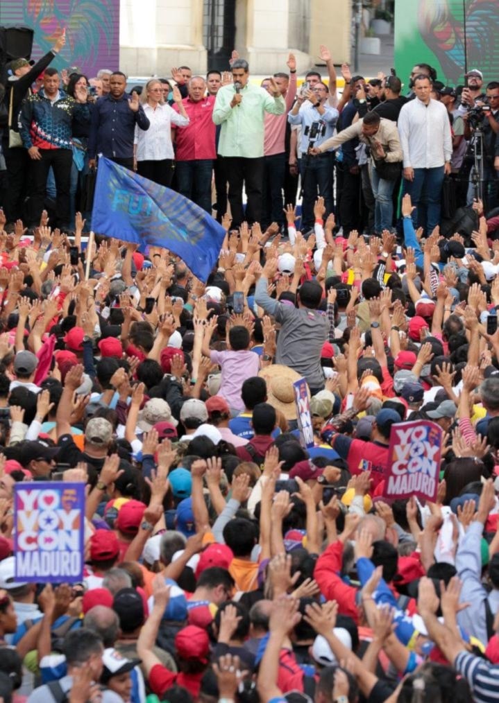 Masivas movilizaciones progubernamentales tienen lugar en todo el país para apoyar al candidato Nicolás Maduro.