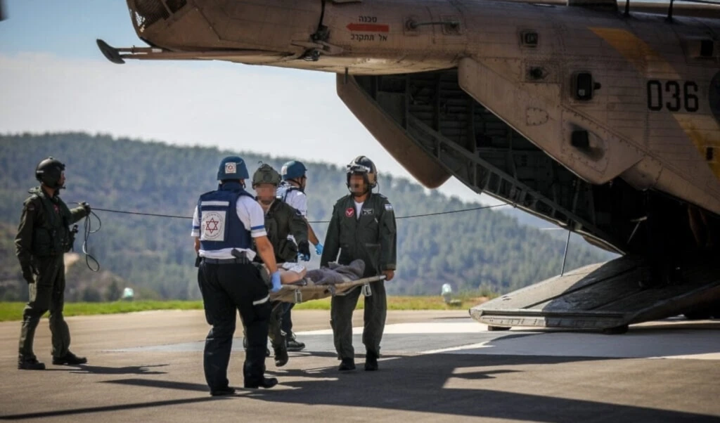 Evacuación de soldados israelíes heridos. Evacuación de soldados israelíes heridos.