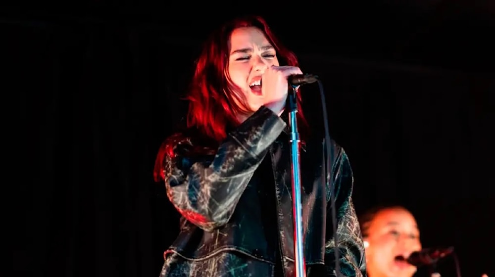 Cantante Dua Lipa reafirma su apoyo a Gaza 