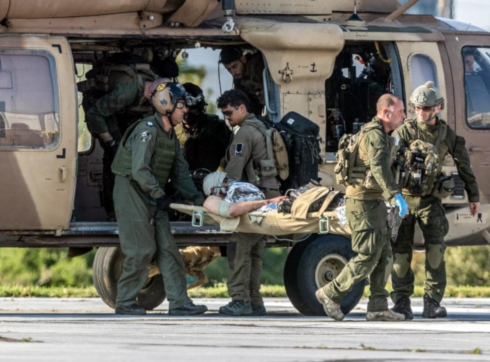 Trasladan al hospital a soldados israelíes heridos en combate en Gaza.