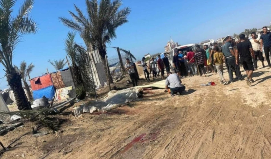 Ejército israelí bombardeó casas de campañas de los desplazados en los suburbios de Rafah.