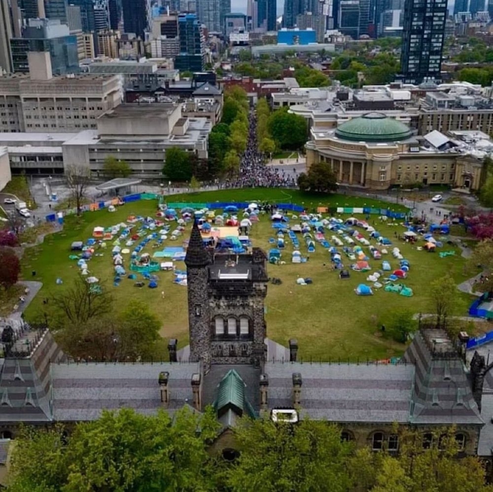 Manifestación en la Universidad de Toronto en apoyo a Palestina 