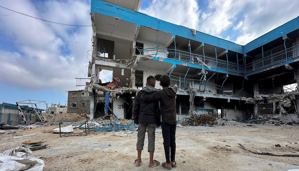 Las fuerzas de ocupación israelíes bombardearon intencionalmente los centros escolares en Gaza que además servían de albergue a miles de civiles desplazados.