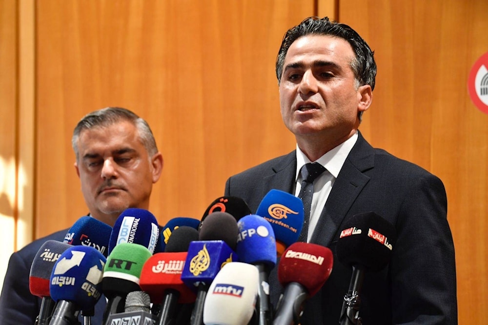  Ministro Ali Hamia durante conferencia de prensa en el aeropuerto de Beirut. 23 de junio 2024