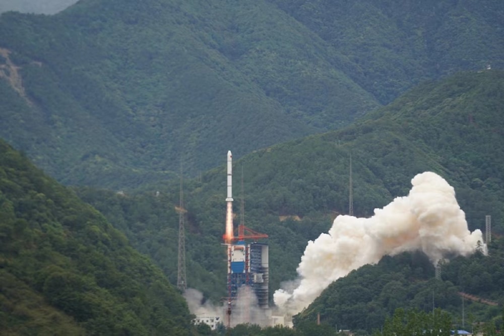 Cohete deja restos en localidad de China. Foto: Corporación de Ciencia y Tecnología Aeroespacial de China.