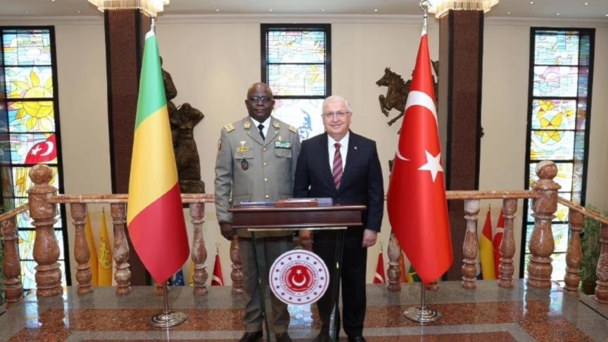 Jefe del Estado Mayor de Turquía y Comandante de las Fuerzas Terrestres de Malí se reúnen en Turquía