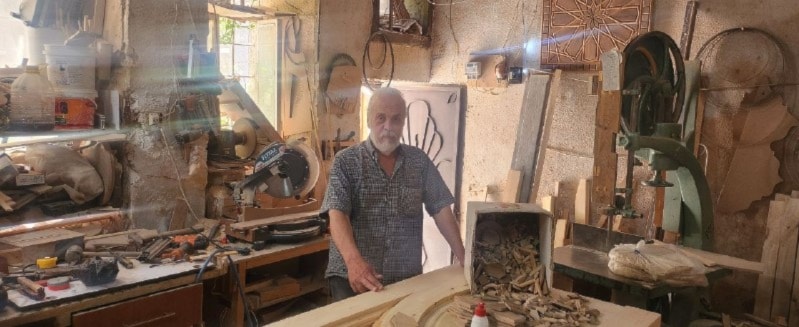 Jihad al-Dahhan, un guardián de la artesanía damascena, en Siria