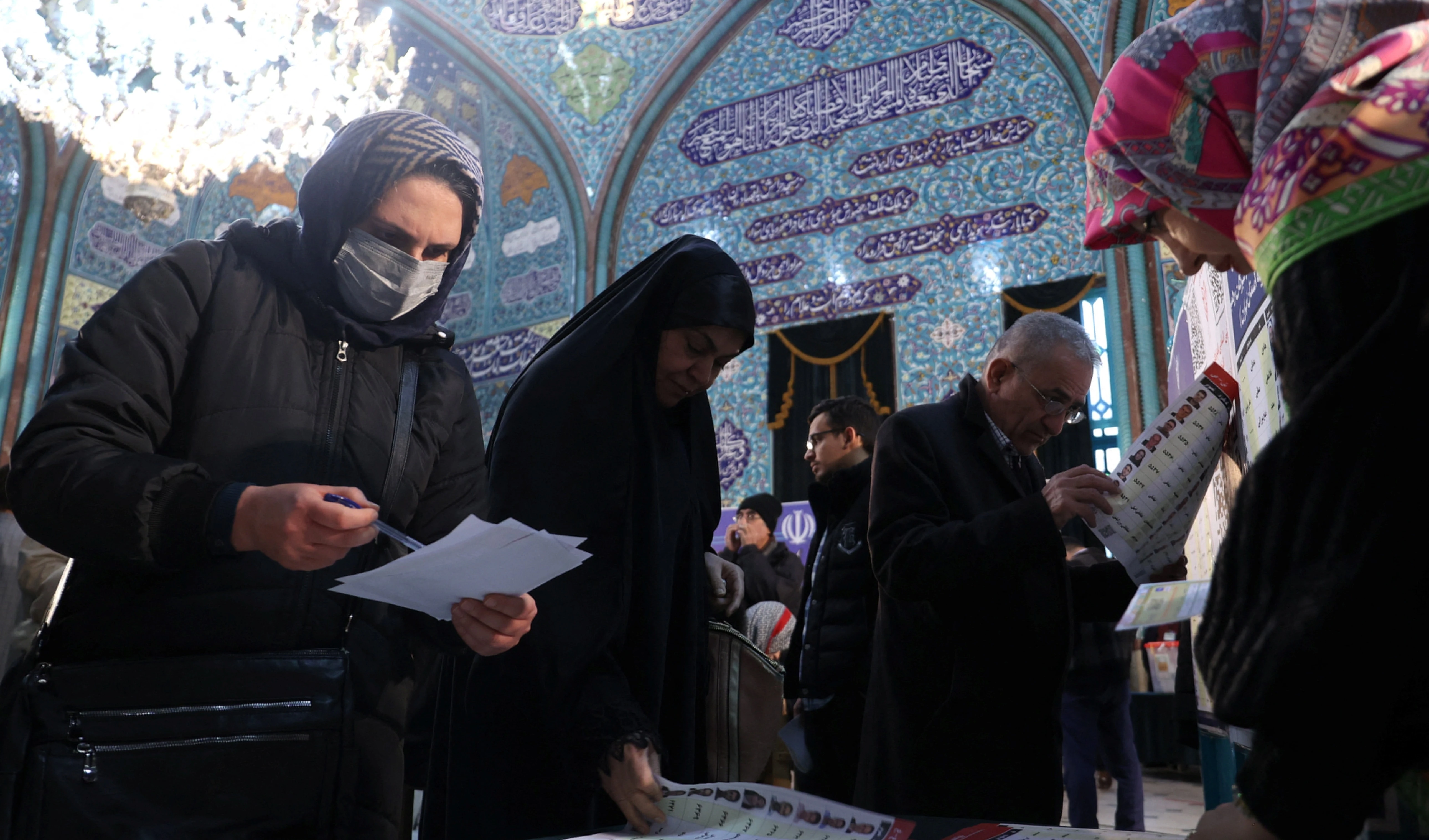 Inicia conteo de votos en elecciones presidenciales iraníes.