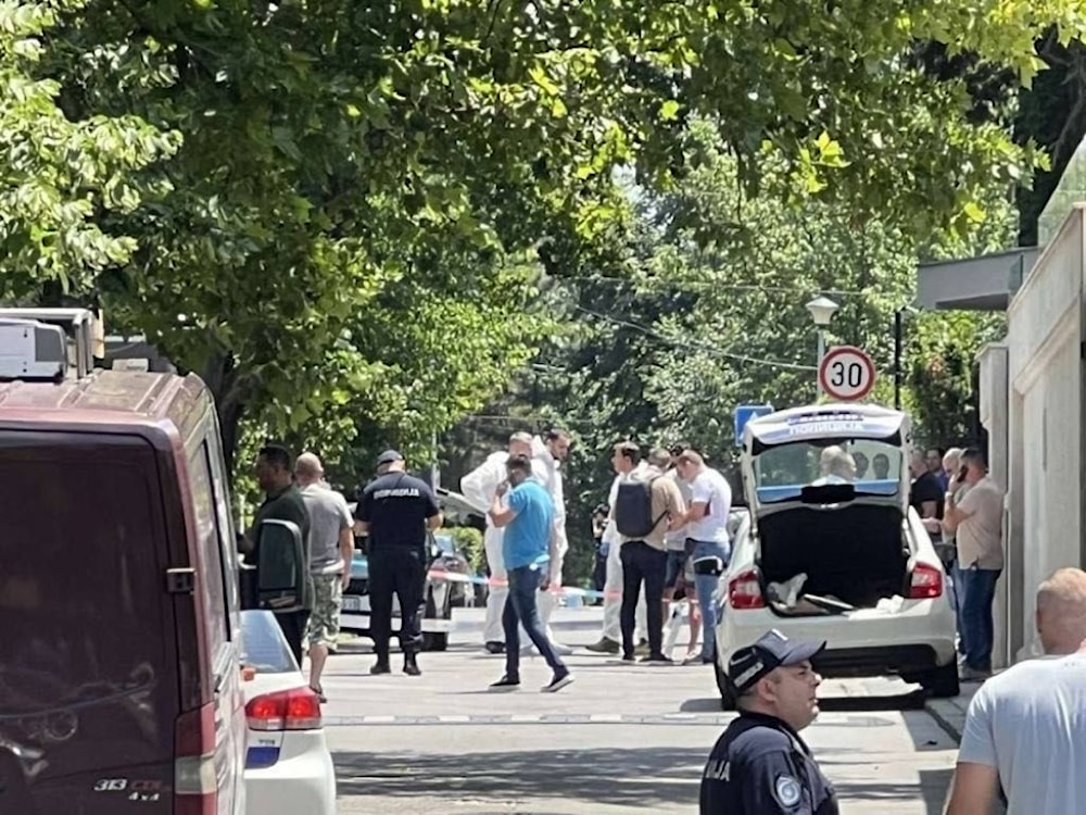 Un atacante murió y un policía resultó herido frente a la embajada de 