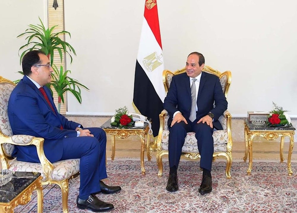 Encuentro entre el presidente de Egipto, Abdel Fattah El Sisi, y el primer ministro dimitido, Mostafa Madbouly