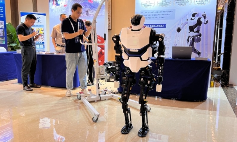 China impresiona con muestra de robots 