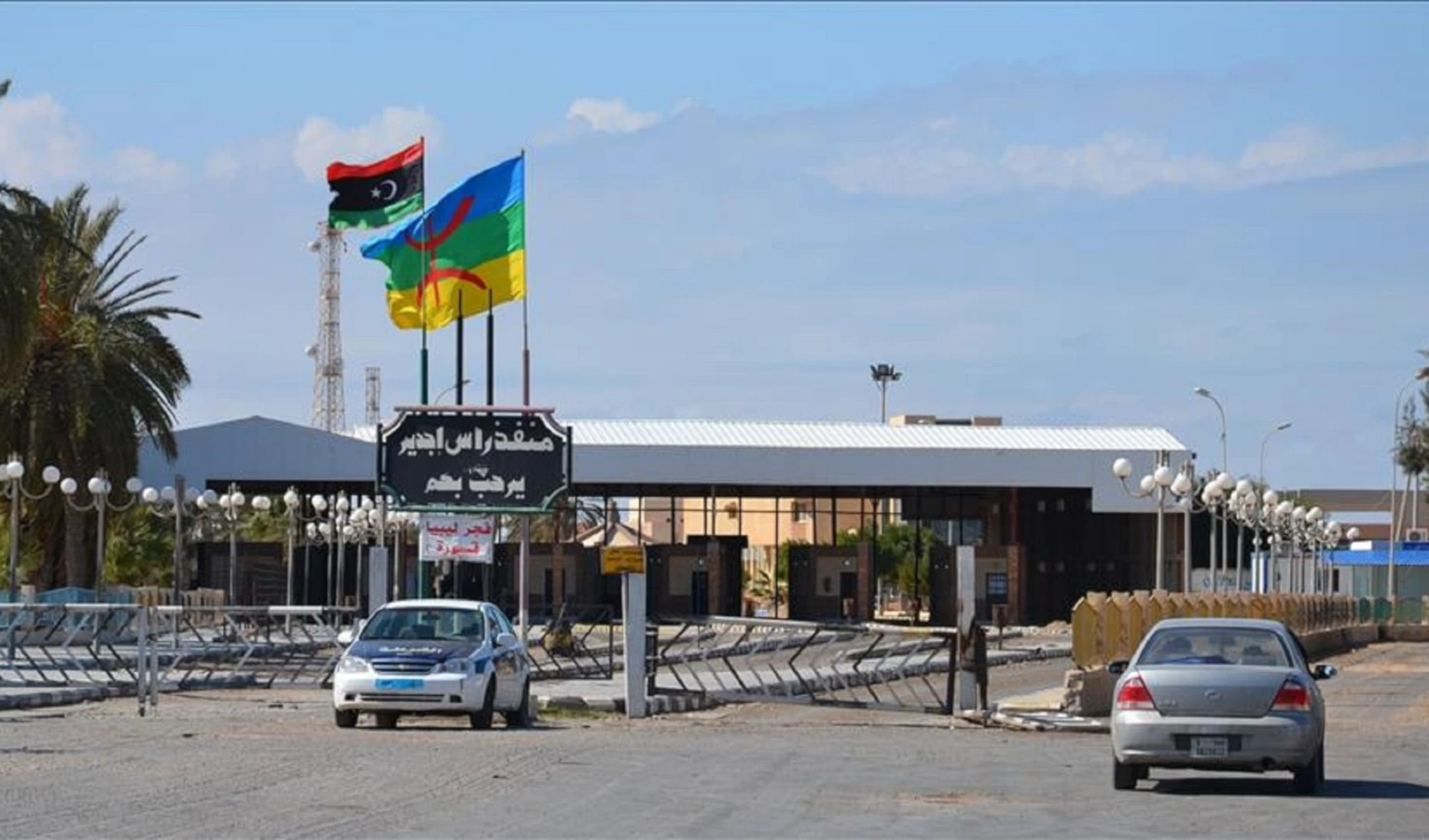 El cruce fronterizo Ras Jedir que divide Libia y Túnez.