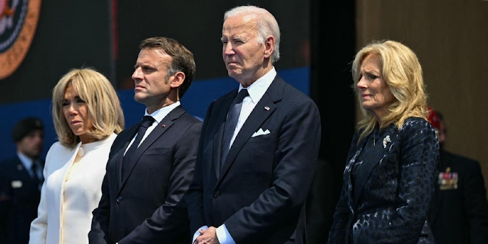 El presidente de Estados Unidos, Joe Biden, y su homólogo de Francia, Emmanuel Macrom, y sus correspondientes esposas en la ceremonia por el aniversario 80 del desembarco de Normandía.