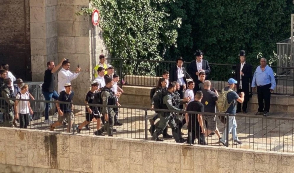Policía de ocupación ataca a periodistas previo al inicio de Marcha de las Banderas Policía de ocupación ataca a periodistas previo al inicio de Marcha de las Banderas