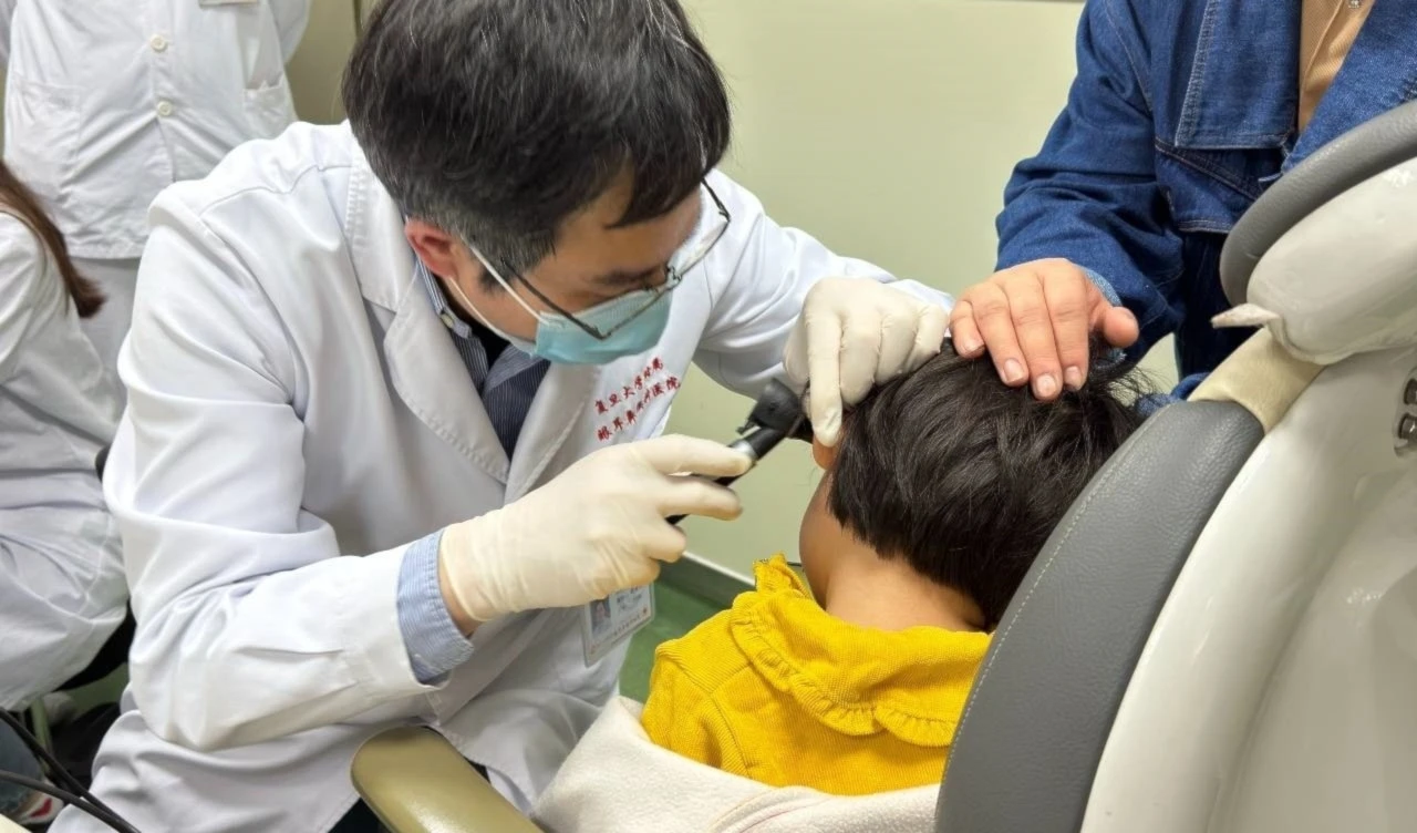 Ensayo clínico en China devuelve la audición y el habla a niños sordos Ensayo clínico en China devuelve la audición y el habla a niños sordos