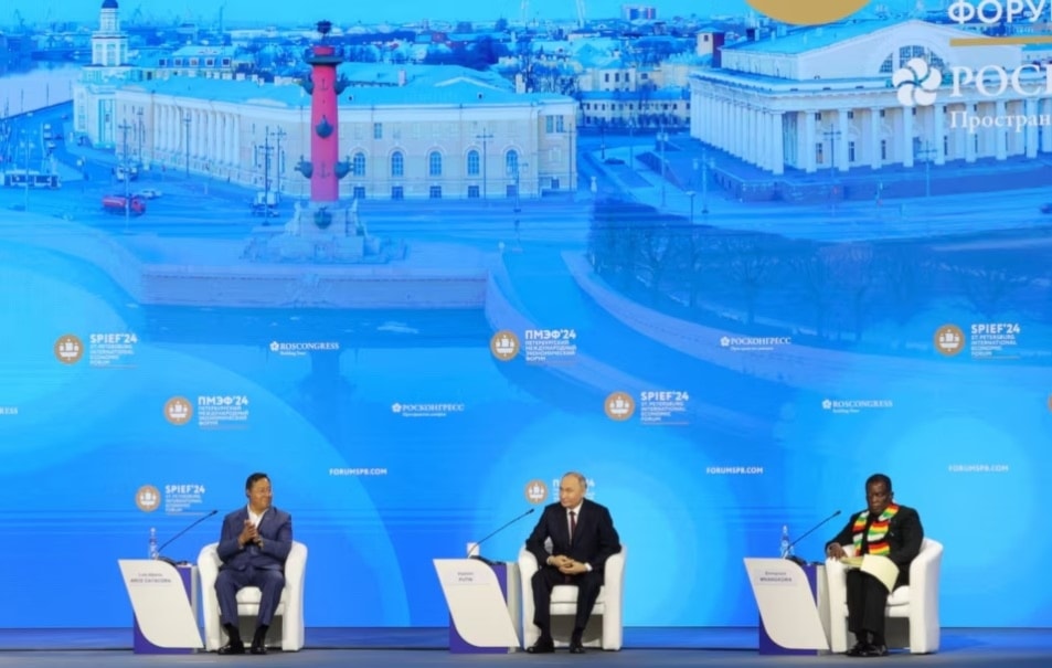 Presidente de Rusia reunido con sus homólogos de Bolivia y Zimbabwe en Foro de San Petersburgo