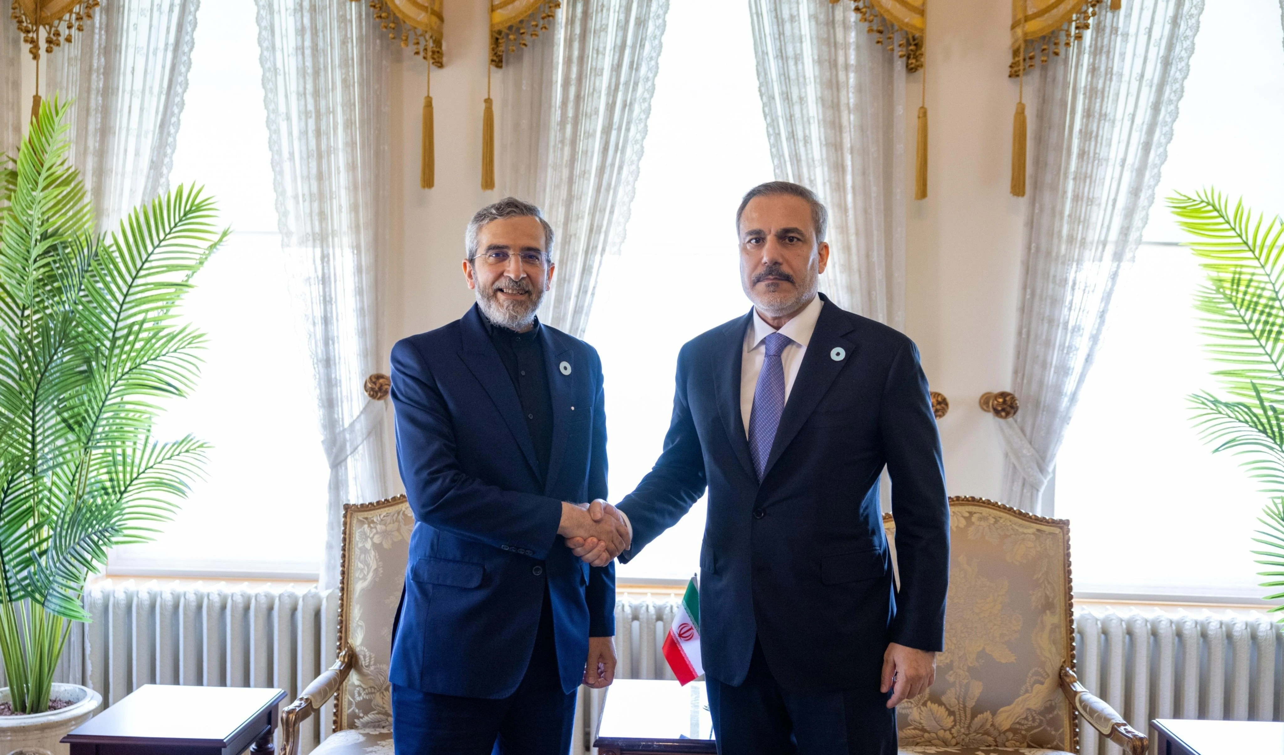 Encuentro entre el ministro interino de Relaciones Exteriores de Irán, Ali Bagheri Kani, y su homólogo de Turquía, Hakan Fidan.
