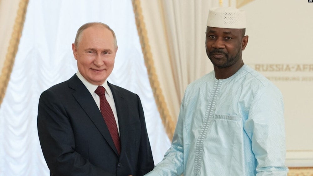 Encuentro del presidente ruso, Vladimir Putin, y su homólogo en transición de Mali, Assimi Goita, en Rusia el 29 julio de 2023.