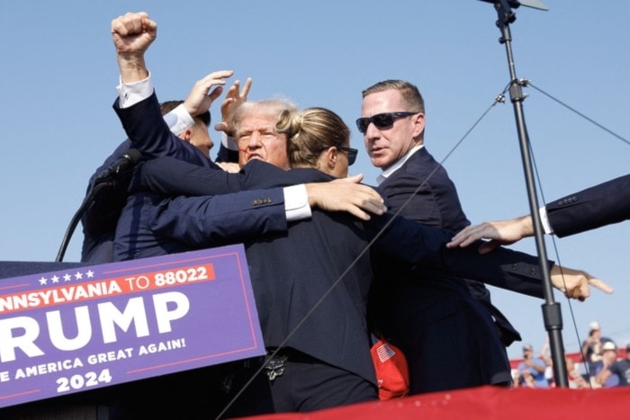 El expresidente de Estados Unidos Donald Trump, después de recibir un disparo en Pensilvania.